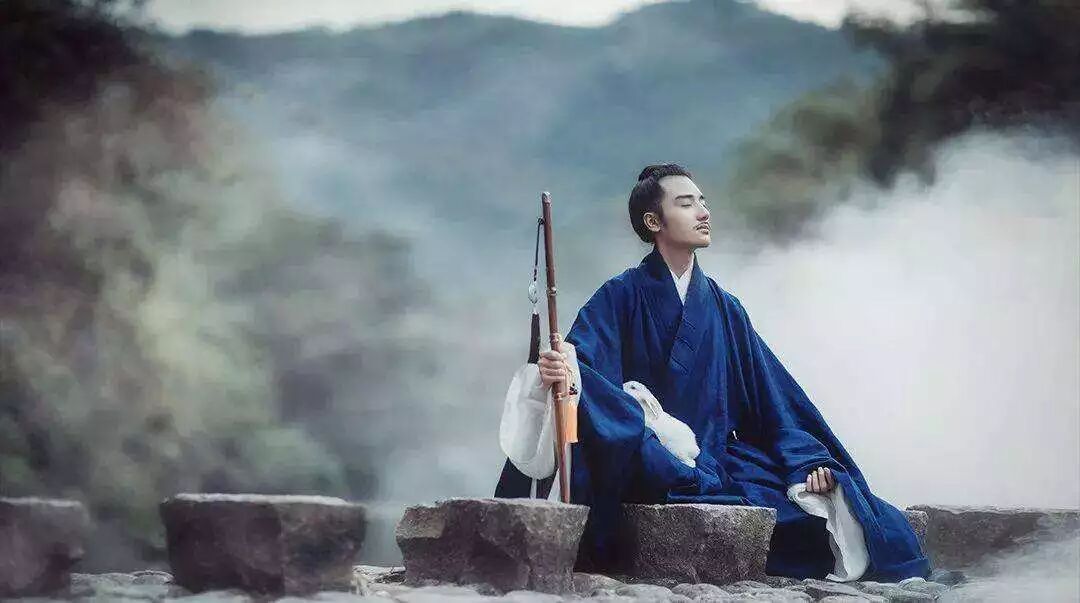 动物,每次跟家里的喵星人玩的时候,马道长的脸上都洋溢着温暖的慈父笑