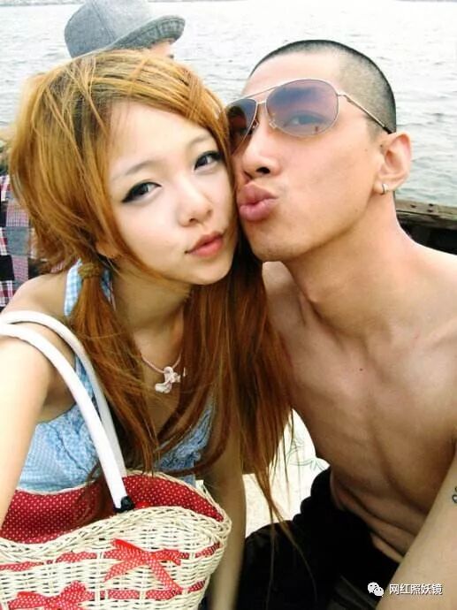 而随后黄一琳在《昕薇》杂志做模特并成为一姐,刘子辰也帮了不少忙