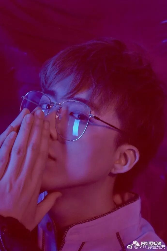 1个月涨粉900w的流浪歌手让粉丝不远千里跑去围堵的原因是