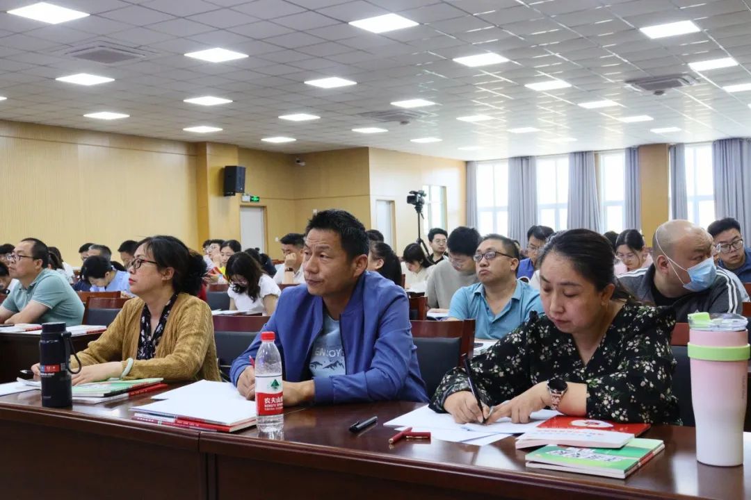 校园风采|"充电赋能  助力成长"第二师八一中学举办首届生涯规划指导