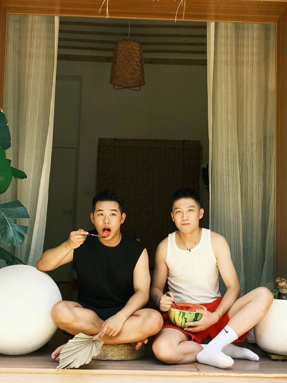 一个帅气的小受能让小攻练出腹肌一个强壮的小攻能让小受练出一副好嗓子 - 51虹马