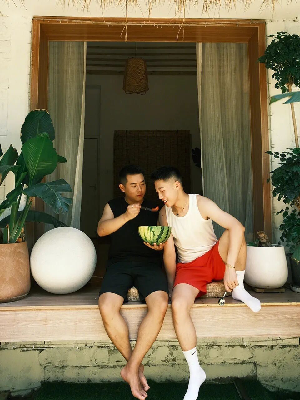 一个帅气的小受能让小攻练出腹肌一个强壮的小攻能让小受练出一副好嗓子 - 51虹马