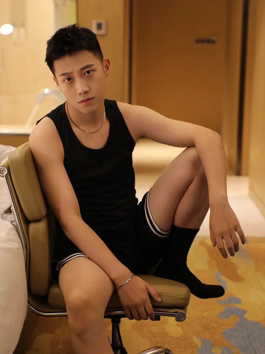 一个帅气的小受能让小攻练出腹肌一个强壮的小攻能让小受练出一副好嗓子 - 51虹马