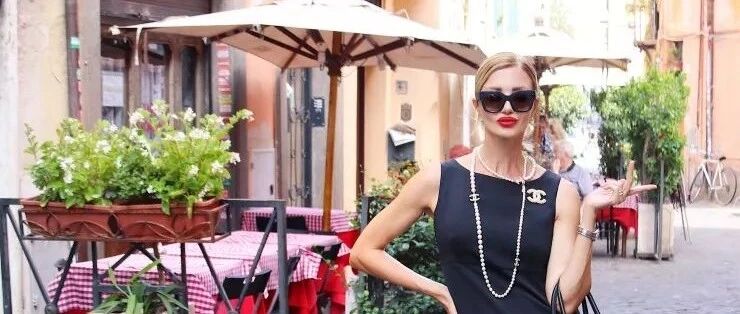 51岁奶奶凭一双美腿爆红网络：原来老去也可以这么优雅！