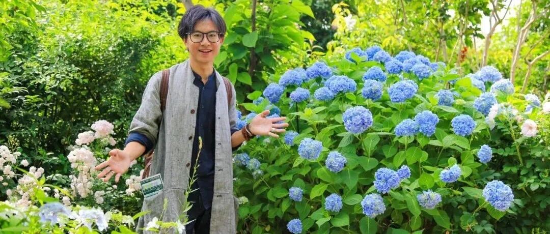 他卖掉房子，包了个山头，盖了一座美到窒息的花草王国。