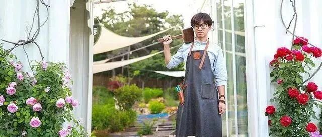 他卖掉城里房子，包了个山头，打造集装箱阳光房、小木屋、花园....美炸了！