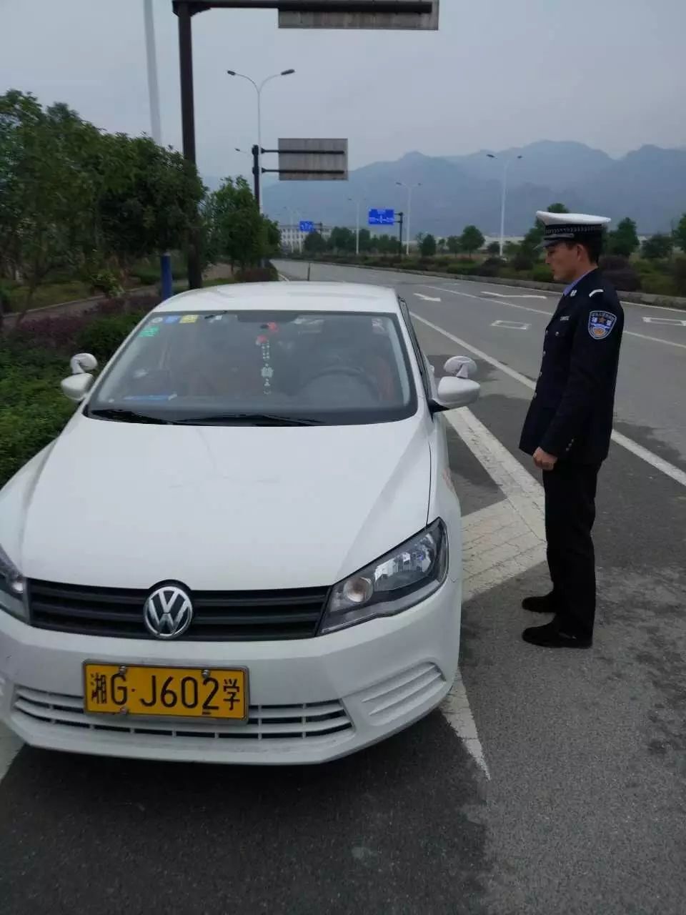 永定區娃娃魚有了指導價/駕校教練酒後帶學員練車/黃