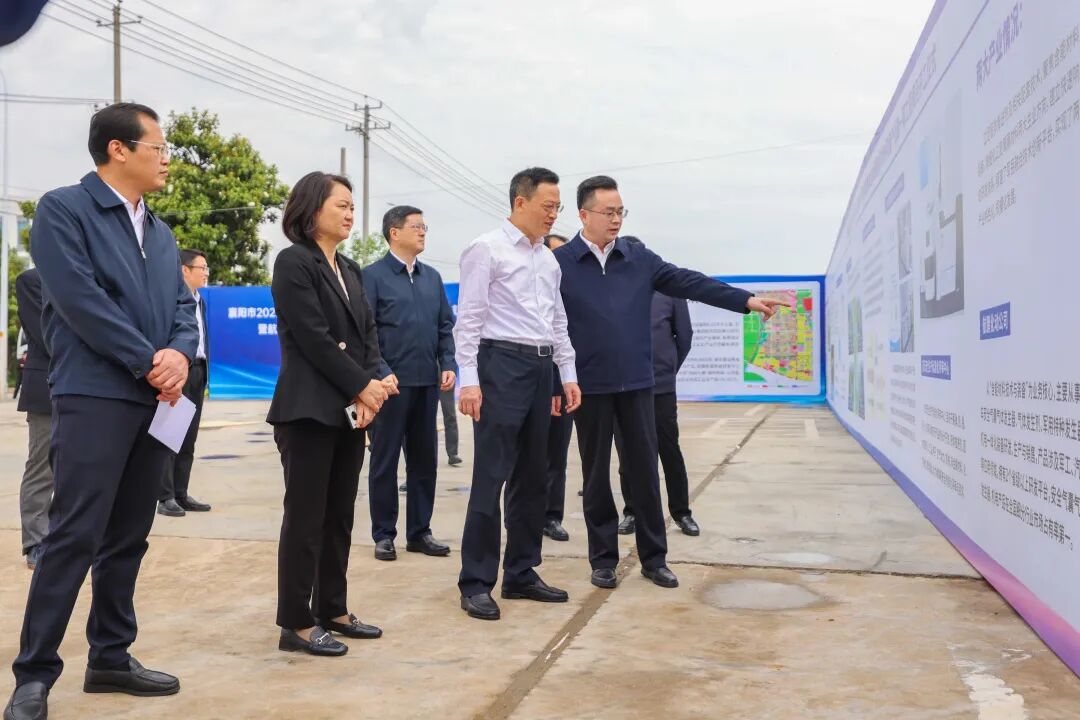 当前位置:>首页> > 新闻> > 政务要闻>区委书记郭方芳代表樊城区委,区