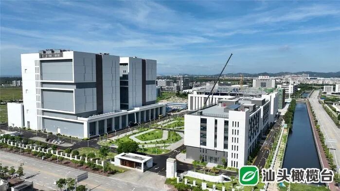 图片广东移动粤东数据中心坐落于汕头市濠江区南山湾科技园