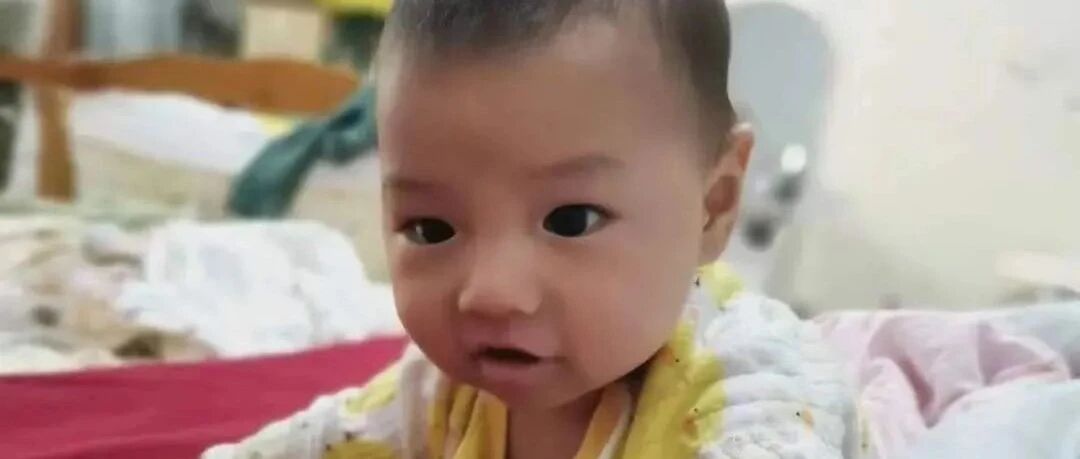 宝宝红脸竖眉表示要大便