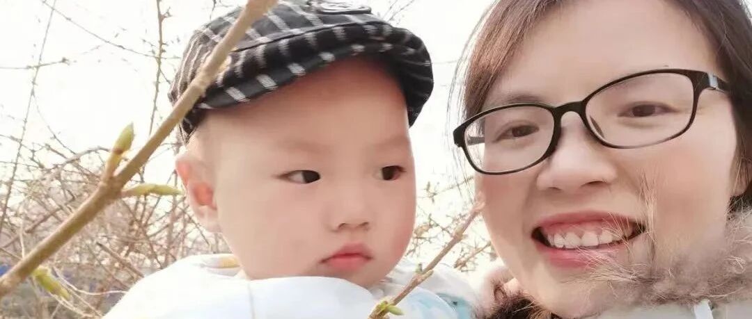 宝宝老是抱住妈妈不放手，那是宝宝在表达爱意