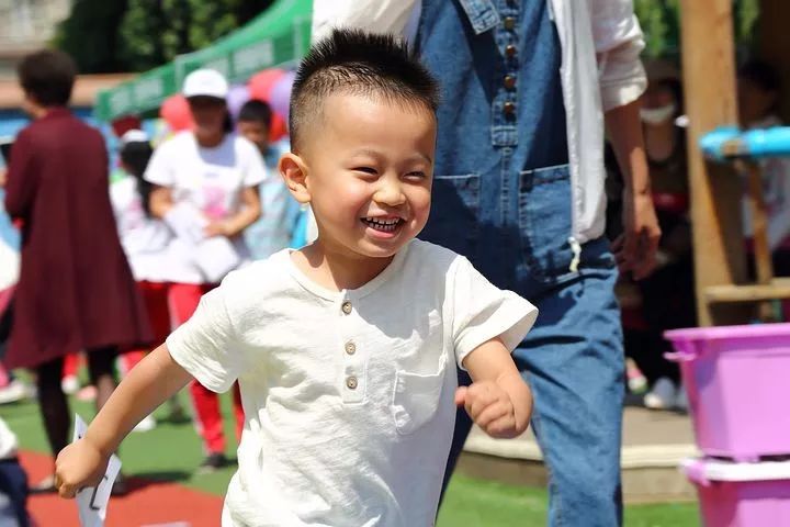 親子運動會不僅是一場遊戲，還是父母與孩子心靈交流的橋梁 親子 第8張