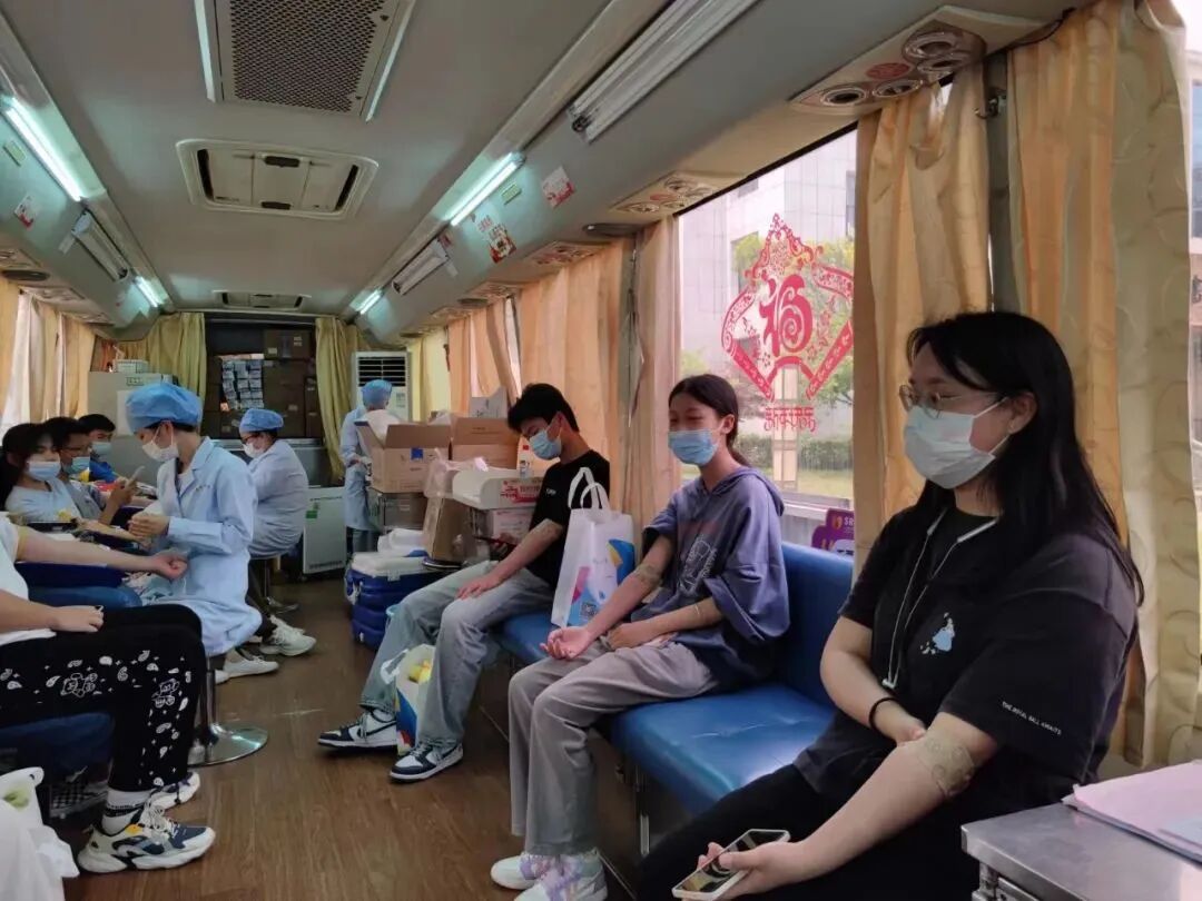 江西婺源茶业职业学院组织开展无偿献血公益活动