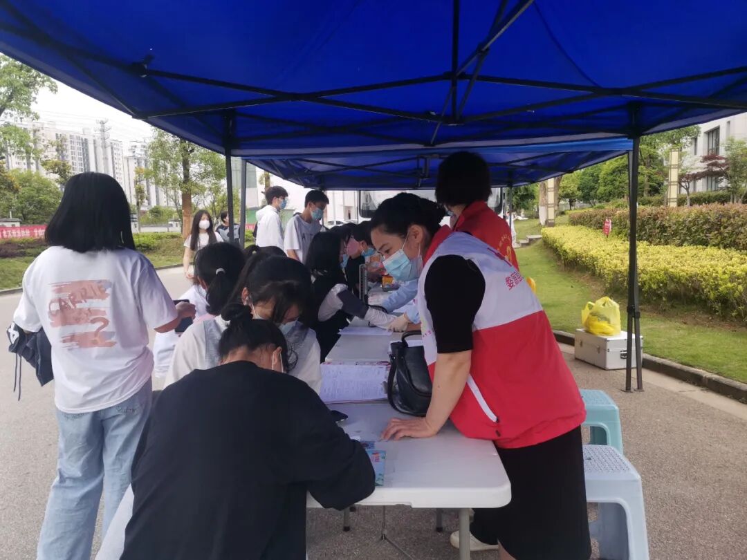 江西婺源茶业职业学院组织开展无偿献血公益活动