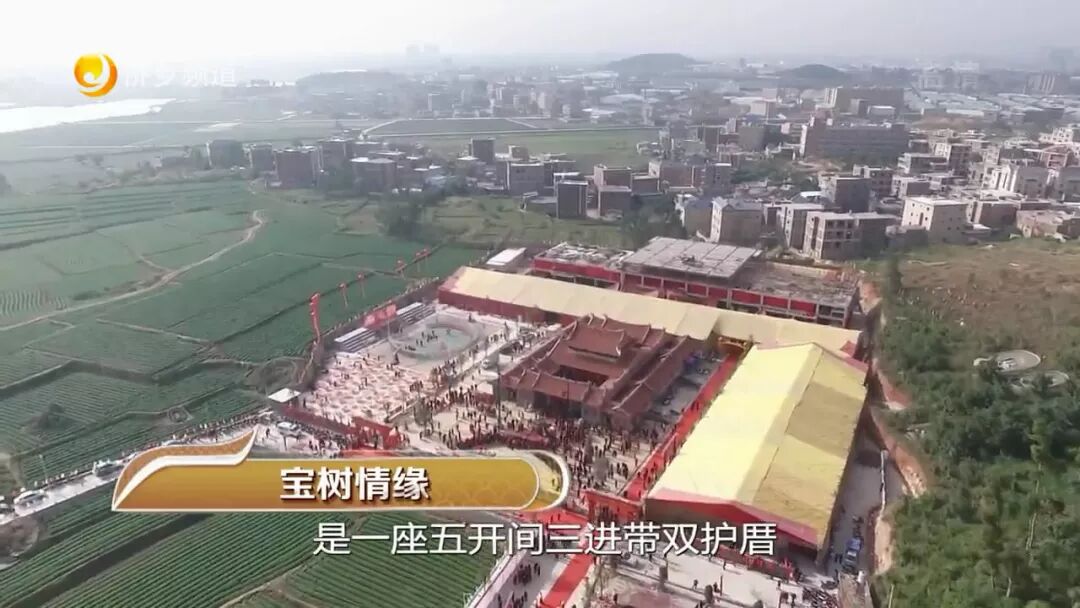 泉州谢氏大宗祠是一座五开间三进带双护厝、颇具闽南传统古建筑风格的建筑12曲线优美的燕尾脊,生动精巧的人物雕刻,让人不禁觉...