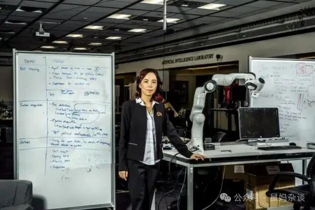 女性科学家在人工智能实验室工作