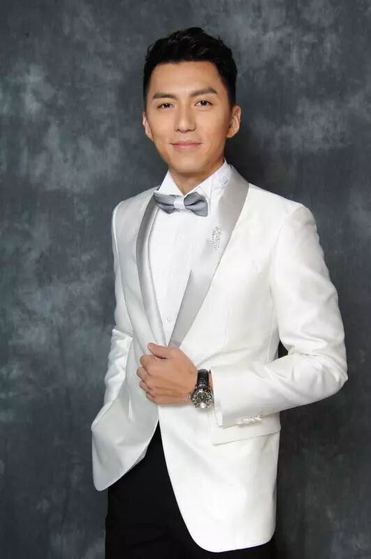 天堂哥袁伟豪来花都送鸡还送酒