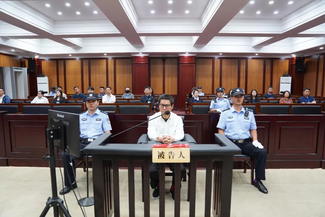 被控受贿1897万余元 贵州省黔南州原副州长刘华龙受审