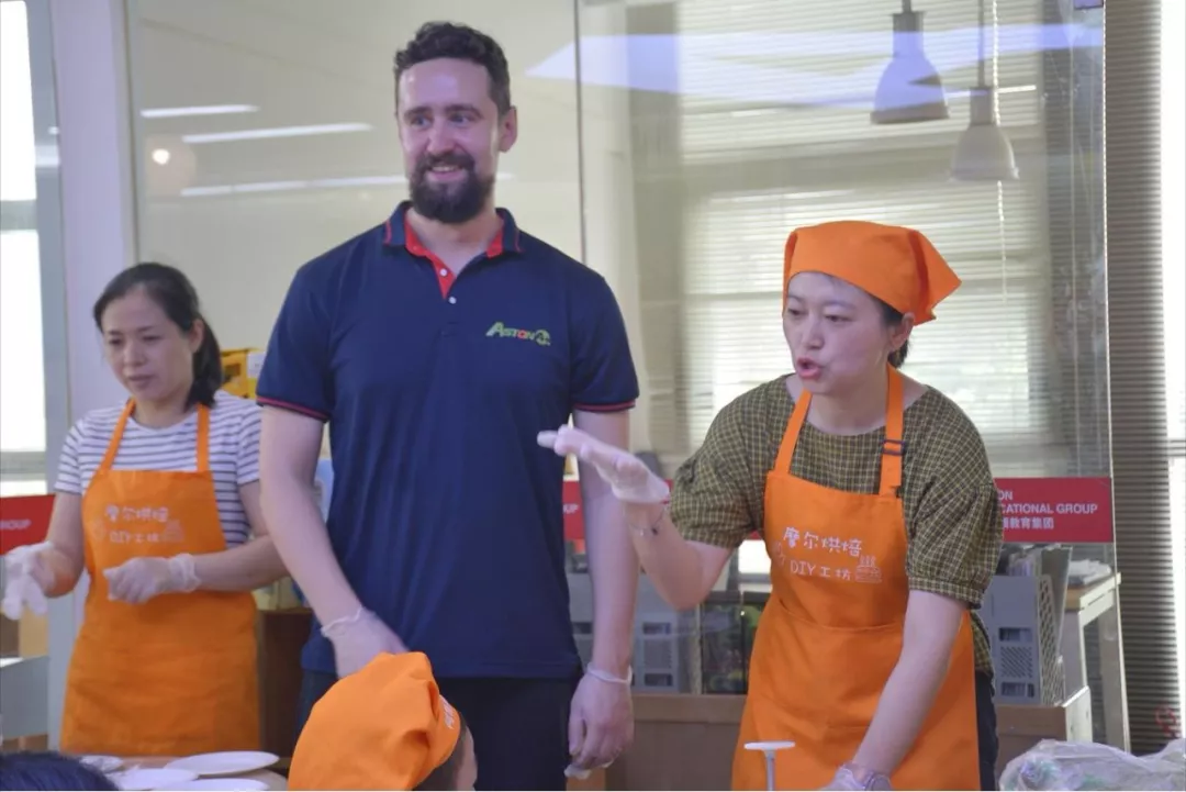 天涯共此时|学做月饼,体验中华传统文化 天涯共此时|学做月饼,体验中华传统文化