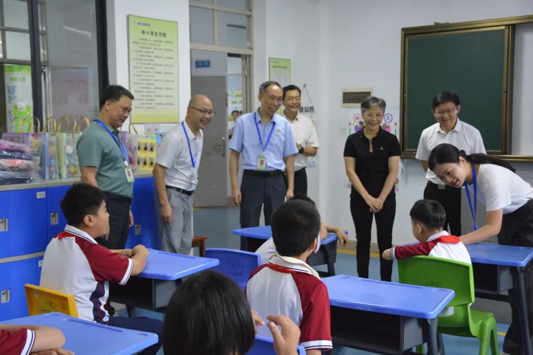 及训练情况,日常教学开展,何婧走访了解特殊教育学校的在肇庆启聪学校