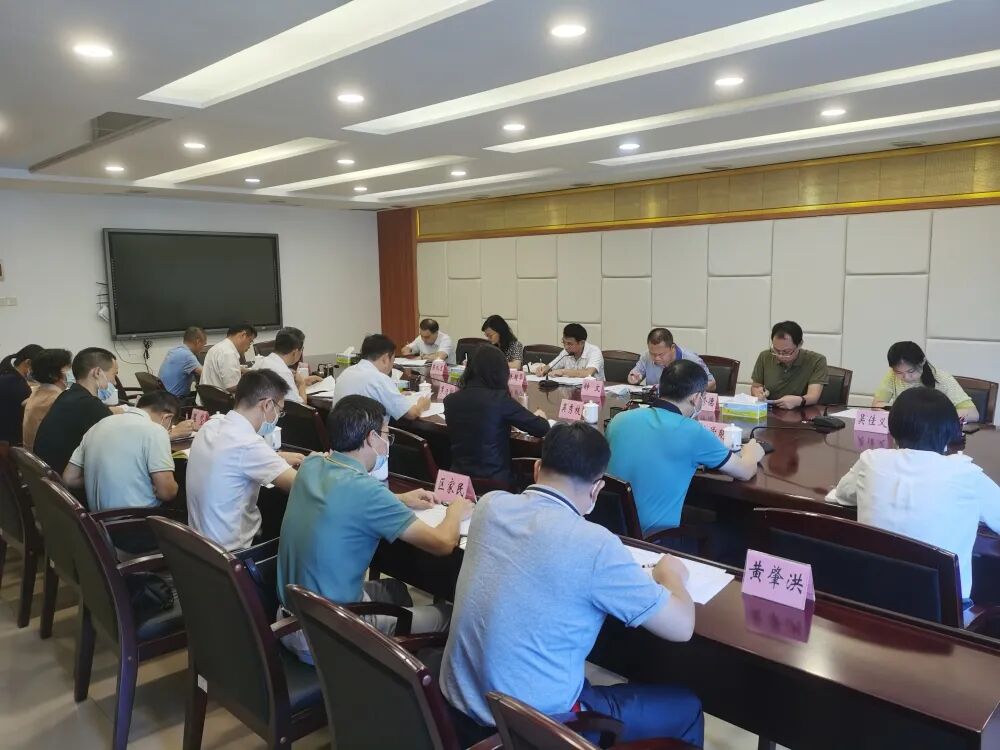 教育工委书记,市教育局党组书记,局长罗浩翔同志和端州区吴秀枝同志