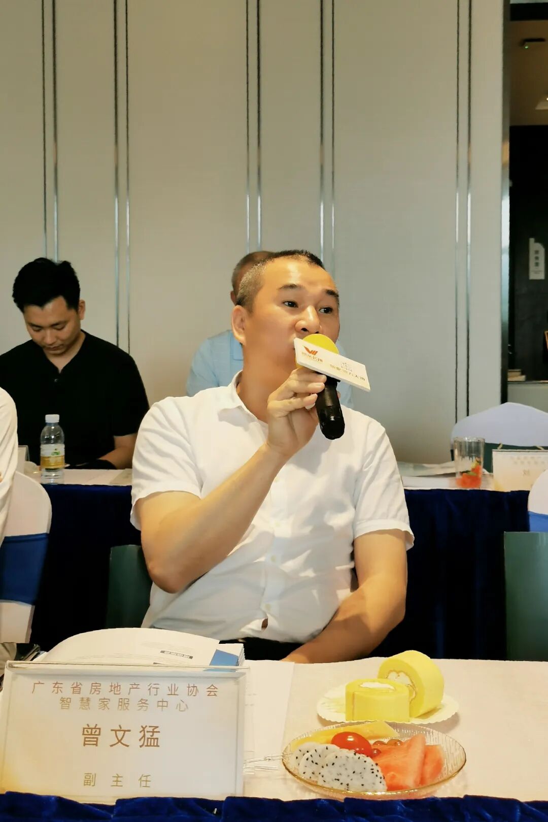 柏高地板华南区域总经理 高喜良右:友邦吊顶华南区域总经理 李伟峰左