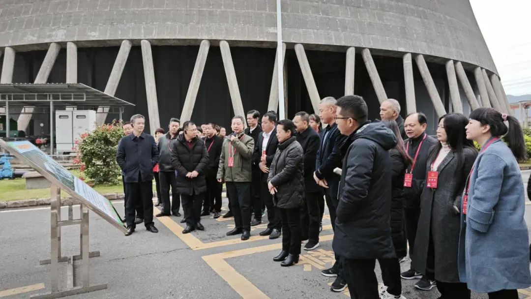 視察期間,在梅全國,省人大代表先後深入大埔縣西河鎮北塘村,三河鎮