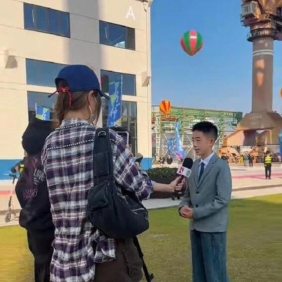 陈小春儿子越大越叻,读国际学校操四语言,应采儿教育理念显智慧