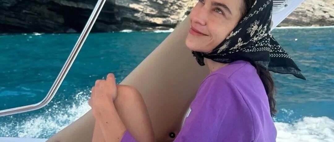 钟楚曦带&ldquo;中老年单品&rdquo;上桌时髦精们都玩起了丝巾