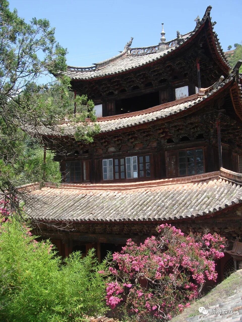 传说,古代诺邓村修建玉皇阁时,选址没在这个地方,而是在后面一百多米