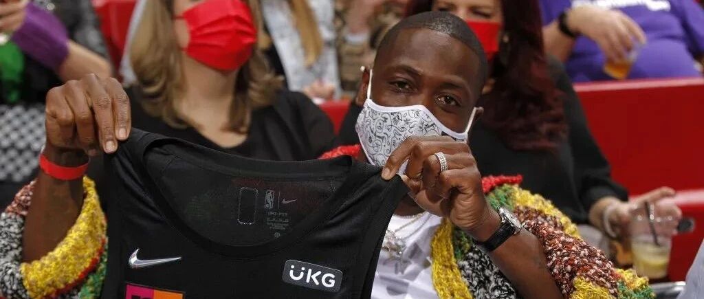 韦德退役的953天，今天他回他的热火主场了