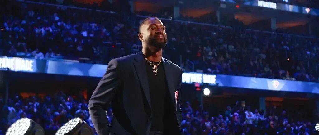 在退役的1061天，韦德祝奥尼尔五十岁生日快乐