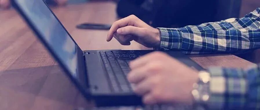 重要！回家过年拒带电脑工作被开，法院竟判单位赔20万！HR假期管理怎么做？