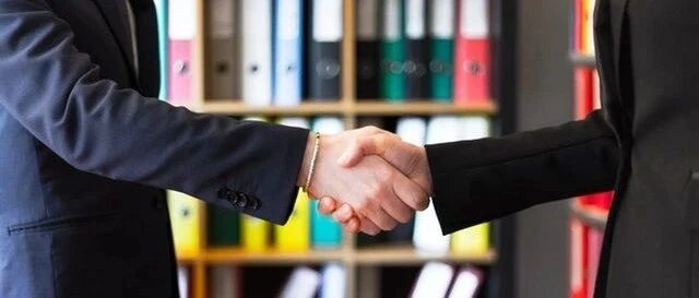 “简历造假年薪60万、冒充清华MBA月薪7万”：HR最容易犯的错，就是面试瞎聊天！