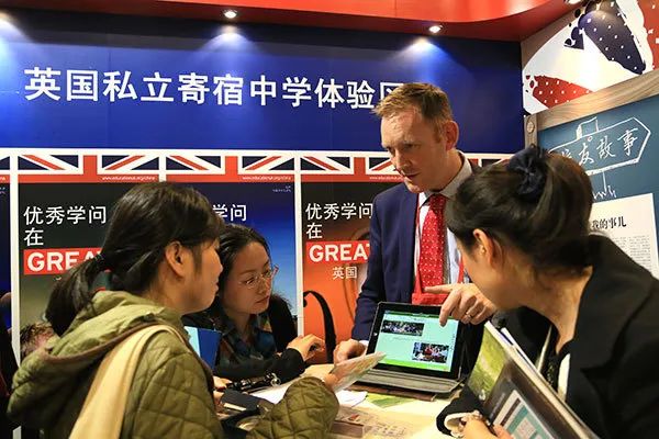 英国脱欧后攻势猛烈，和澳洲同是英联邦国家该如何选择？