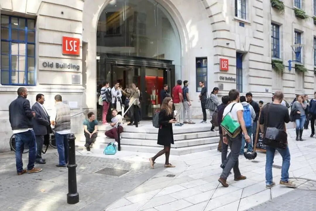 【投票】英国 '人群免疫' 的策略是无从对应还是艺高人胆大？这些名牌大学都停课自保了！