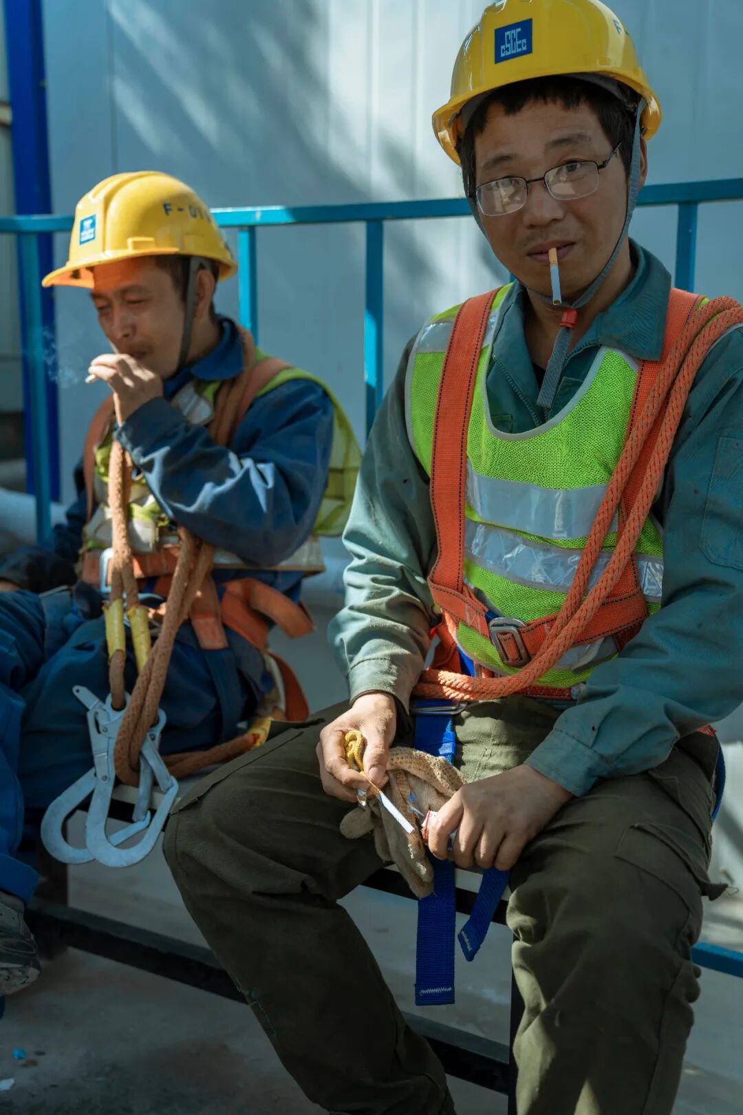 建筑工人面临着老龄化的问题，工地上很少看见年轻人