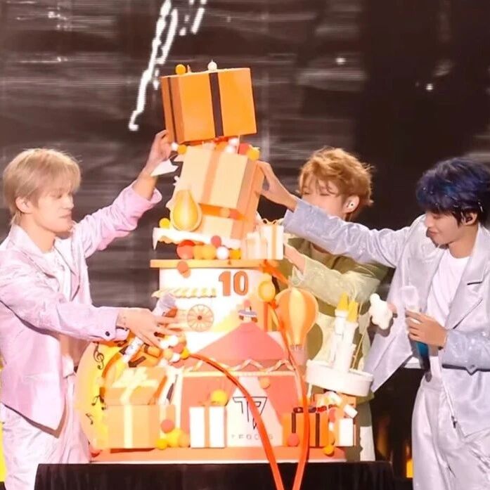 TFBOYS十周年:疯狂粉丝的亿元狂欢