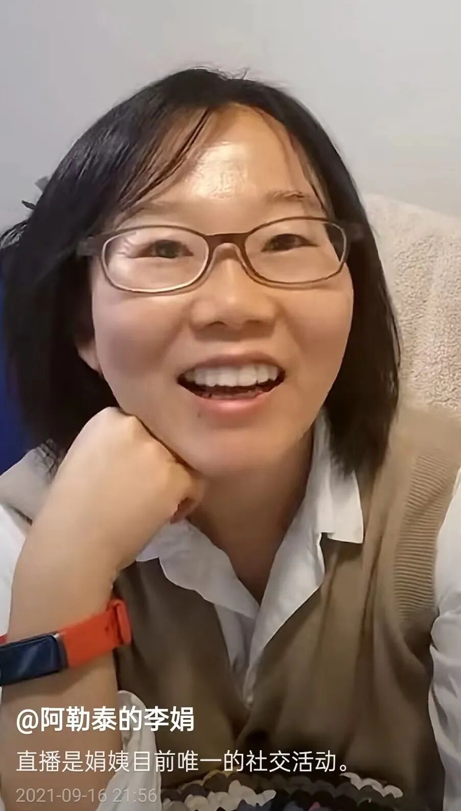 李娟的阿勒泰,一个在散文里,另一个在直播间