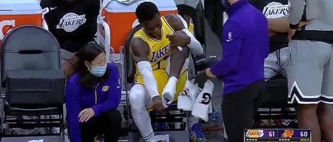 刚加盟湖人就受伤！詹眉首秀辣眼睛啊...