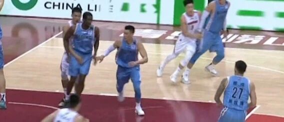 掏蛋阿日杀不死广东！头回看CBA要吃速效救心丸...