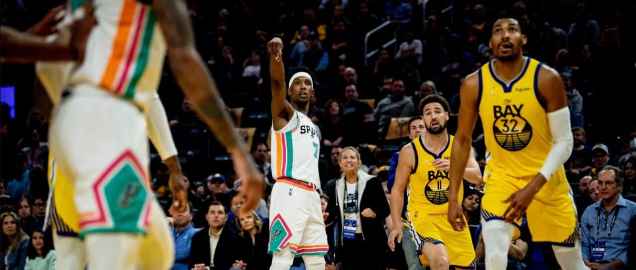 这剧本？西部乱成一锅粥，看似勇士输了，实则湖人输了…