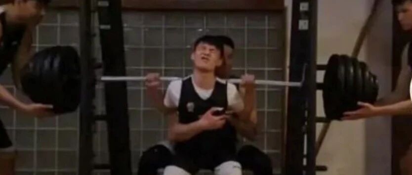 徐杰扛起200kg后，没有一个周琦是无辜的...