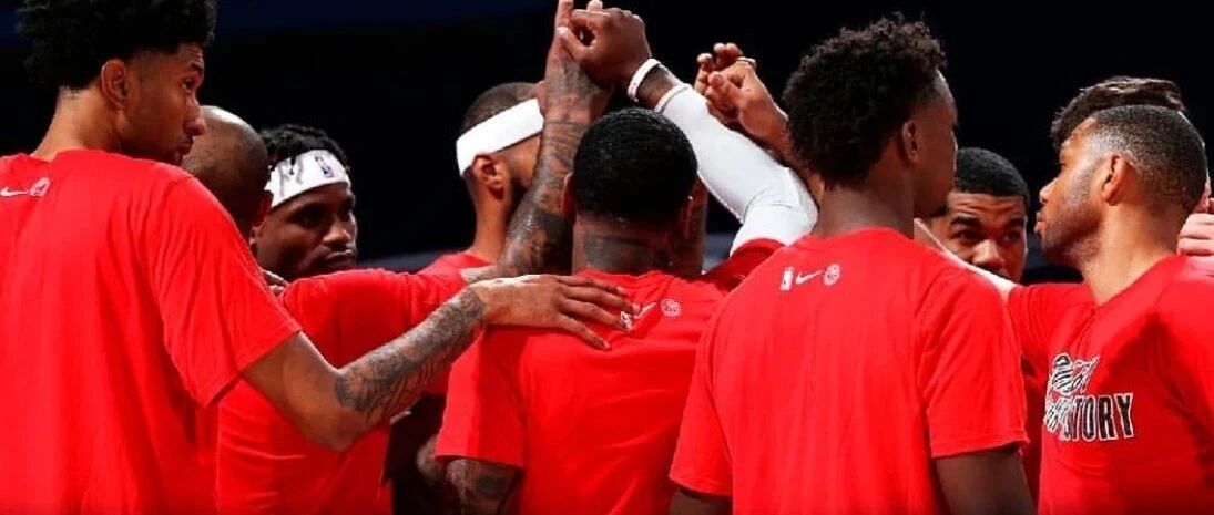 哈登你看，这支火箭要冲冠了！