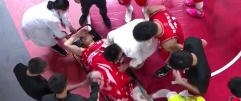 惨烈！揭幕战2人送医！李楠祭出牛角，“关系户”首秀啪啪打脸...