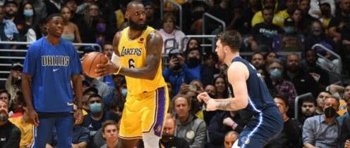 没救了！内线万人捅，外线铁如狗，湖人的比赛谁看谁心梗…