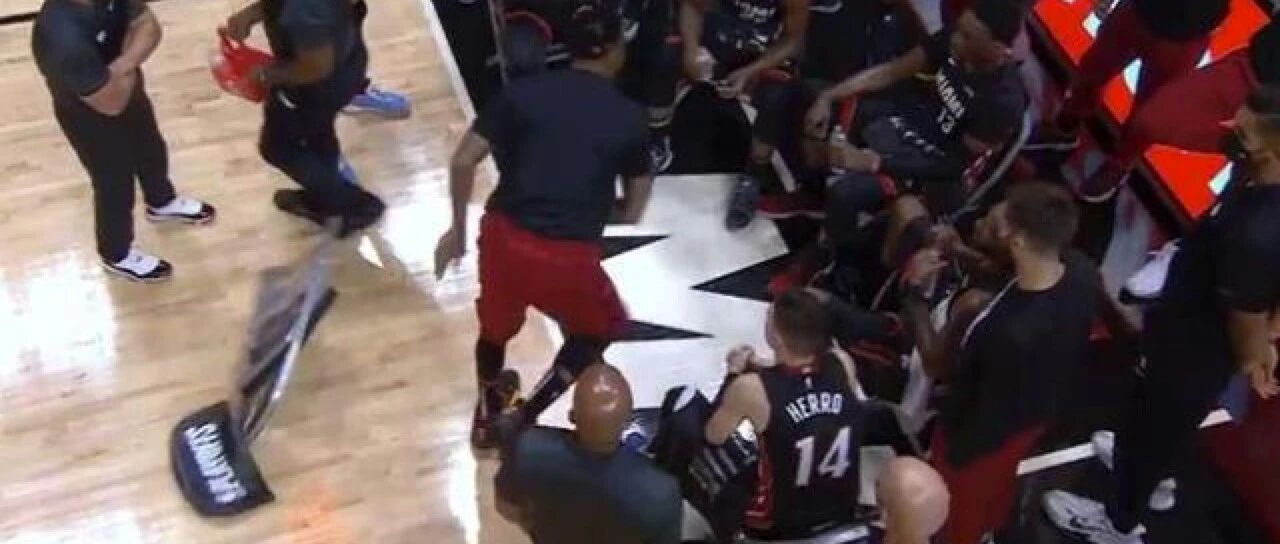 0-4！解散吧！你们好意思说是上届亚军？