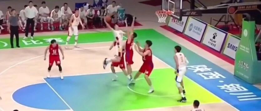 太恐怖了！这可能是中国篮球历史上最牛逼的扣篮！