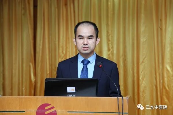 ▲郑衍庆在基层中医适宜技术新进展学习班上授课