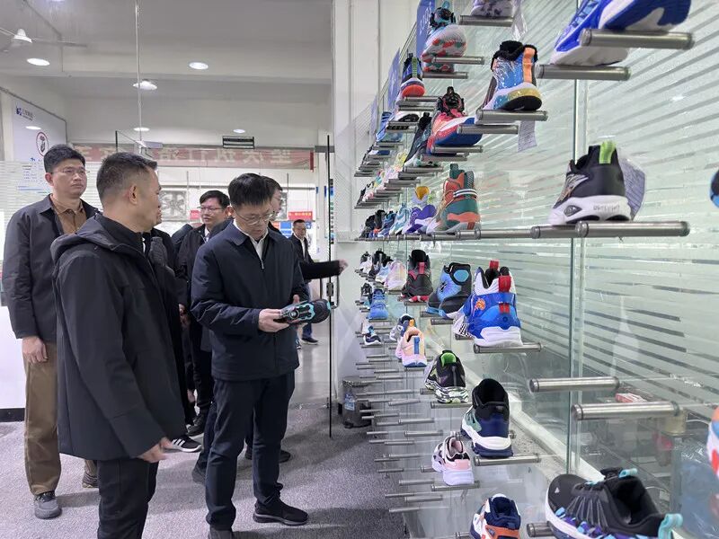 泉港区政府主要领导带队调研调度企业生产经营、重点项目建设情况